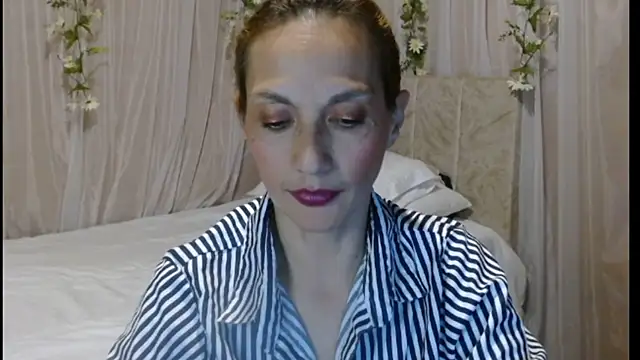 italagomez  online show from 02/28/25, 11:34