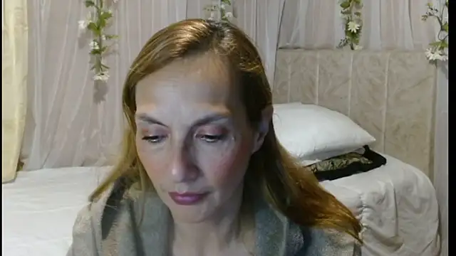 italagomez  online show from 03/05/25, 10:43