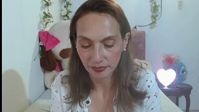 italagomez  online show from 09/10/25, 12:32