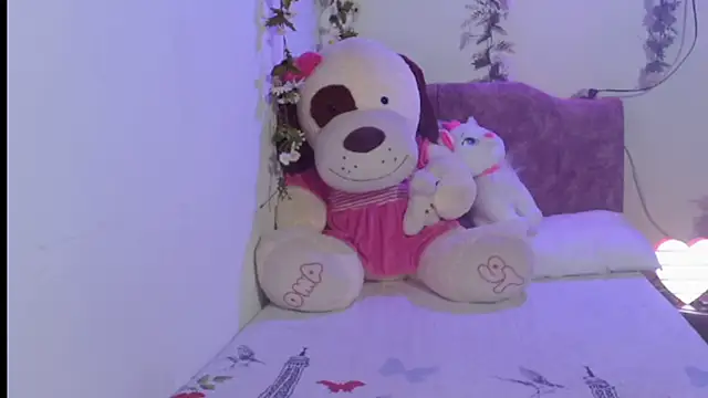 italagomez  online show from 09/17/25, 09:27