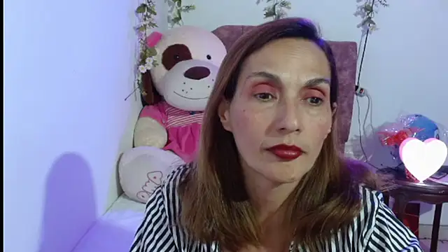 italagomez  online show from 11/20/25, 11:59