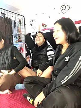 1lovelygirls online show from 11/20/25, 12:16