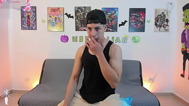 jonathanjoestar  online show from 10/24/25, 08:16