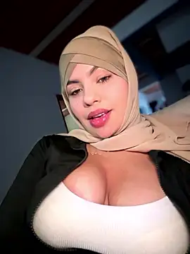 Snapshot of lalilamassu1 chatting on 01/18/26, 01:48 lalilamassu1 online show from 01/18/26, 01:48