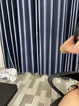 Snapshot of Louis_Baby chatting on 12/06/24, 01:33 Louis Baby online show from 12/06/24, 01:33