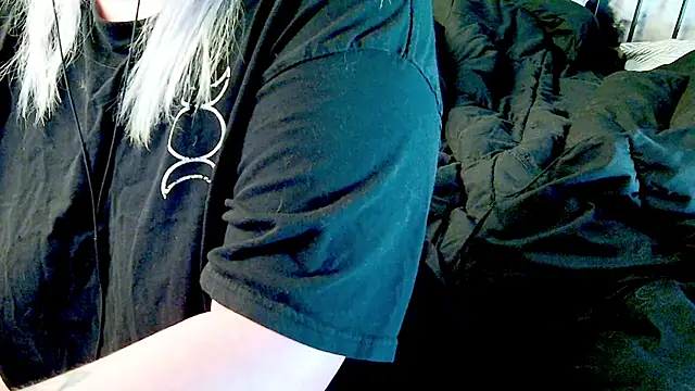 Snapshot of doomednympho chatting on 10/26/25, 08:48 doomednympho online show from 10/26/25, 08:48