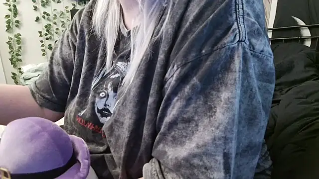 Snapshot of doomednympho chatting on 11/11/25, 08:42 doomednympho online show from 11/11/25, 08:42