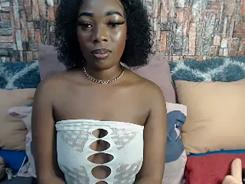 Snapshot of Foxy_African chatting on 01/25/25, 02:15 Foxy African online show from 01/25/25, 02:15