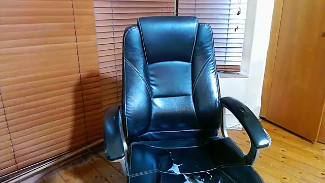 Snapshot of Foxy_African chatting on 10/16/25, 04:08 Foxy African online show from 10/16/25, 04:08