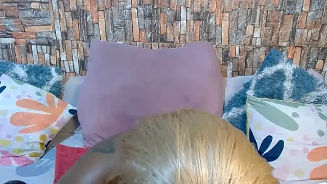 Snapshot of Foxy_African chatting on 12/20/25, 08:21 Foxy African online show from 12/20/25, 08:21