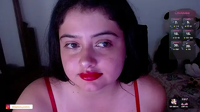 Snapshot of Stephania_18 chatting on 12/17/25, 02:17 Stephania 18 online show from 12/17/25, 02:17