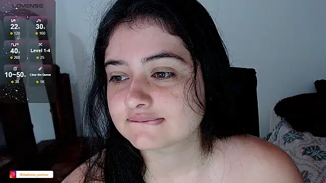 Snapshot of Stephania_18 chatting on 12/18/25, 02:56 Stephania 18 online show from 12/18/25, 02:56