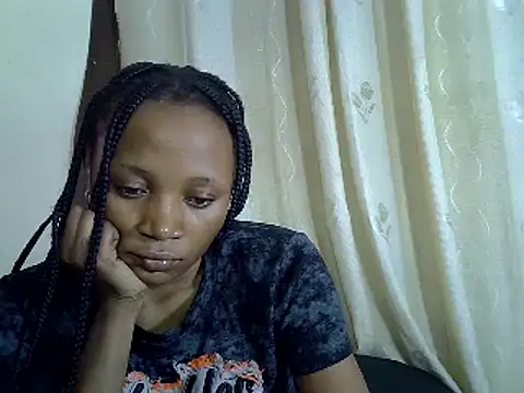Snapshot of SpicyPetite chatting on 02/26/25, 02:36 SpicyPetite online show from 02/26/25, 02:36