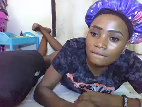 Snapshot of SpicyPetite chatting on 02/28/25, 01:03 SpicyPetite online show from 02/28/25, 01:03