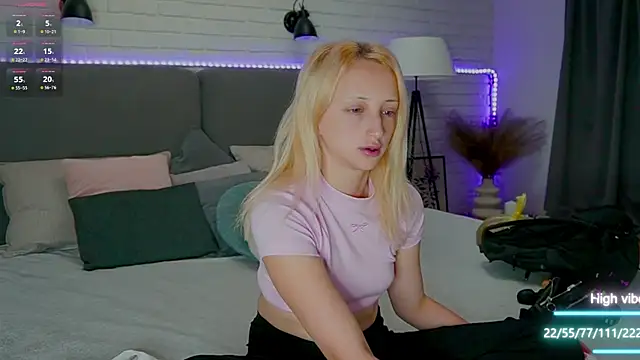 Snapshot of Selena_Lily chatting on 09/11/25, 12:27 Selena Lily online show from 09/11/25, 12:27