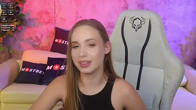 Snapshot of Linda054 chatting on 12/11/24, 02:52 Linda054 online show from 12/11/24, 02:52