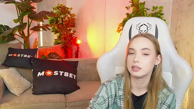 Snapshot of Linda054 chatting on 12/14/24, 06:09 Linda054 online show from 12/14/24, 06:09