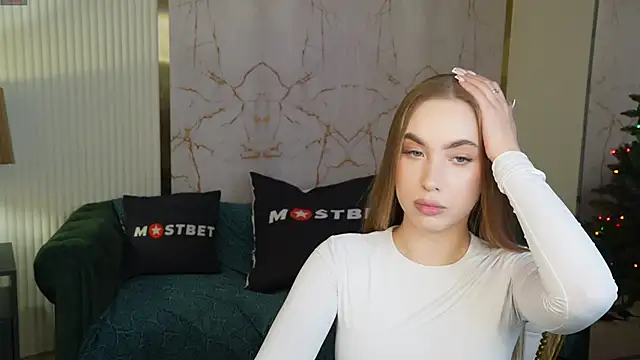 Snapshot of Linda054 chatting on 12/15/24, 03:42 Linda054 online show from 12/15/24, 03:42