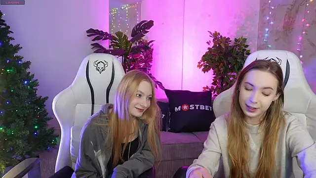 Snapshot of Linda054 chatting on 12/19/24, 11:50 Linda054 online show from 12/19/24, 11:50