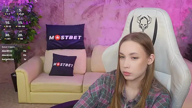 Snapshot of Linda054 chatting on 01/05/25, 11:55 Linda054 online show from 01/05/25, 11:55