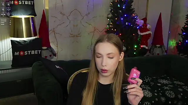 Snapshot of Linda054 chatting on 01/12/25, 03:57 Linda054 online show from 01/12/25, 03:57