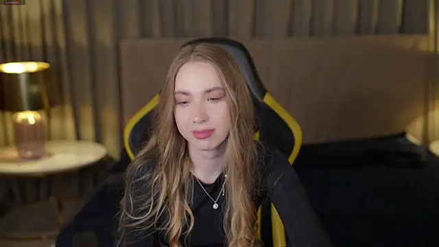 Snapshot of Linda054 chatting on 02/14/25, 03:36 Linda054 online show from 02/14/25, 03:36