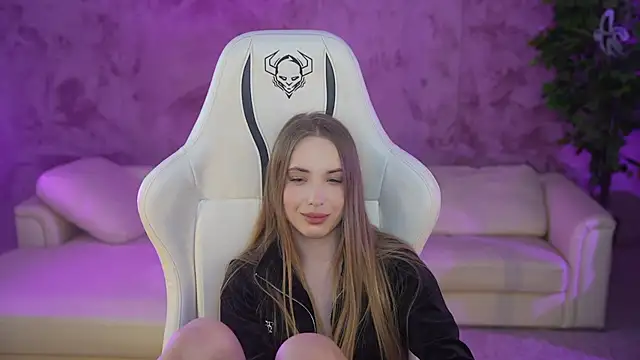 Snapshot of Linda054 chatting on 02/16/25, 03:58 Linda054 online show from 02/16/25, 03:58