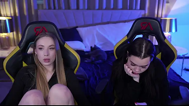 Snapshot of Linda054 chatting on 02/19/25, 11:49 Linda054 online show from 02/19/25, 11:49