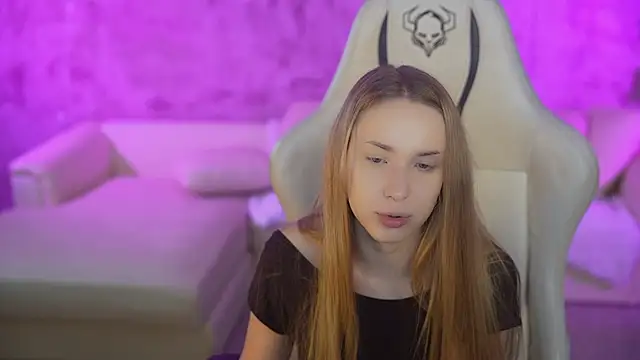 Snapshot of Linda054 chatting on 10/07/25, 12:19 Linda054 online show from 10/07/25, 12:19