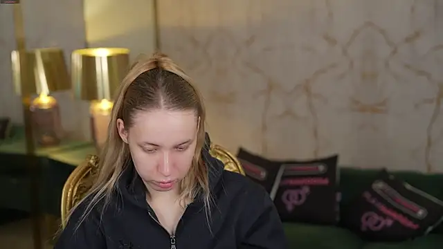 Snapshot of Linda054 chatting on 11/07/25, 02:22 Linda054 online show from 11/07/25, 02:22