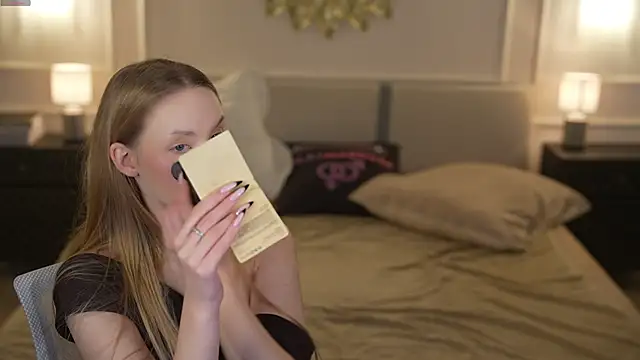 Snapshot of Linda054 chatting on 11/16/25, 09:15 Linda054 online show from 11/16/25, 09:15