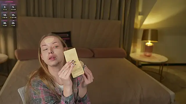 Snapshot of Linda054 chatting on 11/20/25, 01:28 Linda054 online show from 11/20/25, 01:28