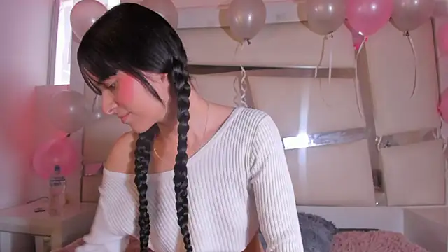 Snapshot of chrystal_js chatting on 10/15/25, 01:55 chrystal js online show from 10/15/25, 01:55