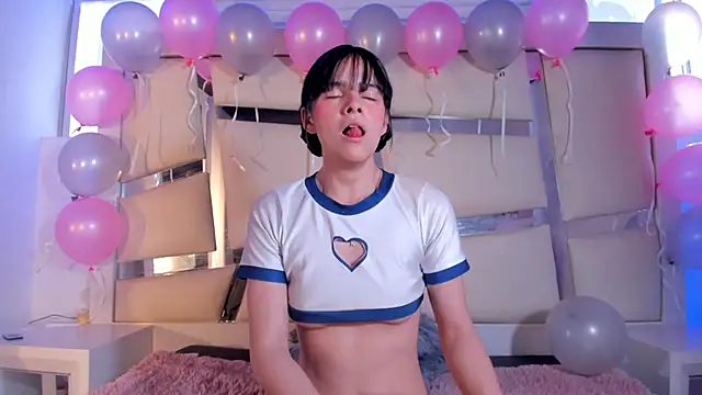 Snapshot of chrystal_js chatting on 10/20/25, 01:33 chrystal js online show from 10/20/25, 01:33