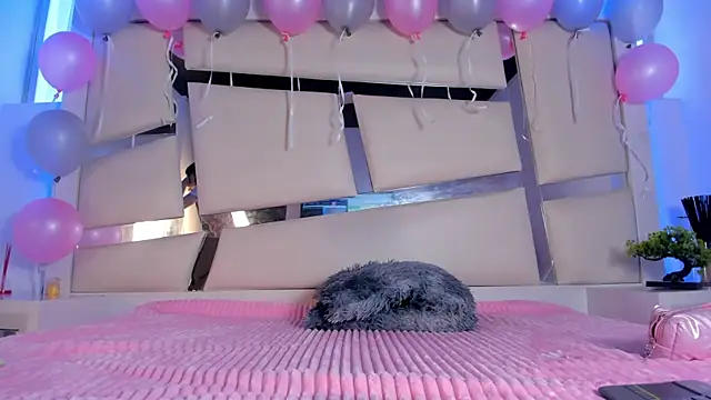 Snapshot of chrystal_js chatting on 11/14/25, 01:32 chrystal js online show from 11/14/25, 01:32