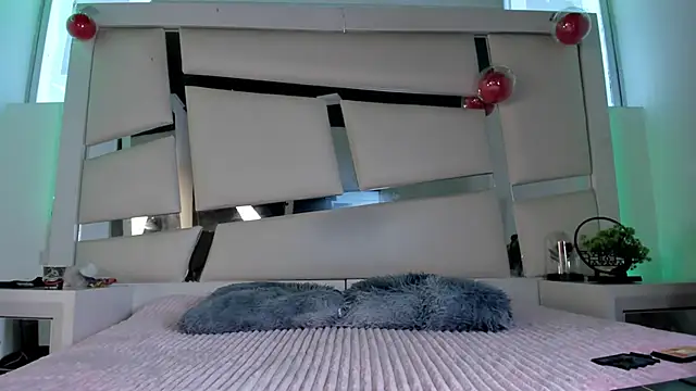 chrystal js online show from 01/19/26, 01:37