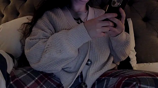 Snapshot of Sandysecret chatting on 11/24/25, 08:08 Sandysecret online show from 11/24/25, 08:08