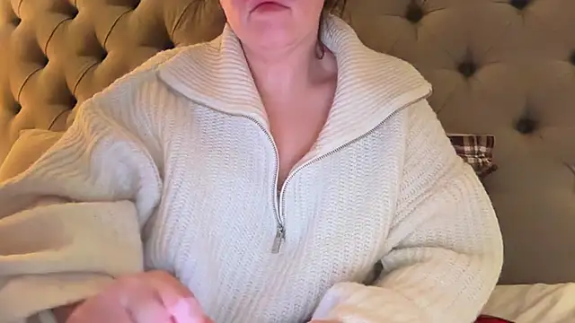 Snapshot of Sandysecret chatting on 12/14/25, 09:19 Sandysecret online show from 12/14/25, 09:19