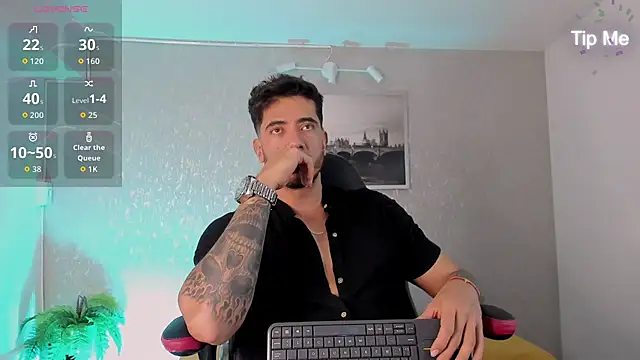 Snapshot of Nate_franco chatting on 10/20/25, 06:36 Nate franco online show from 10/20/25, 06:36