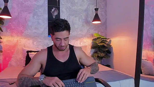 Snapshot of Nate_franco chatting on 10/31/25, 04:24 Nate franco online show from 10/31/25, 04:24