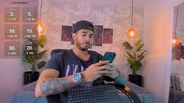 Snapshot of Nate_franco chatting on 12/23/25, 04:43 Nate franco online show from 12/23/25, 04:43