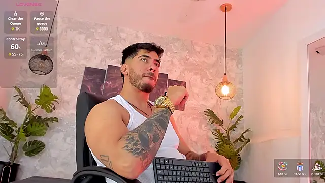 Snapshot of Nate_franco chatting on 07/19/26, 03:32 Nate franco online show from 07/19/26, 03:32