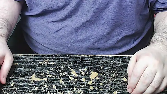 Snapshot of Dominant_BEAR chatting on 11/04/25, 04:33 Dominant BEAR online show from 11/04/25, 04:33