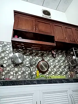    Erin    online show from 10/25/25, 03:47