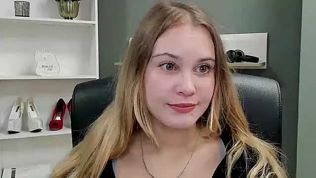 Snapshot of kitty_valeria chatting on 09/15/25, 08:42 kitty valeria online show from 09/15/25, 08:42