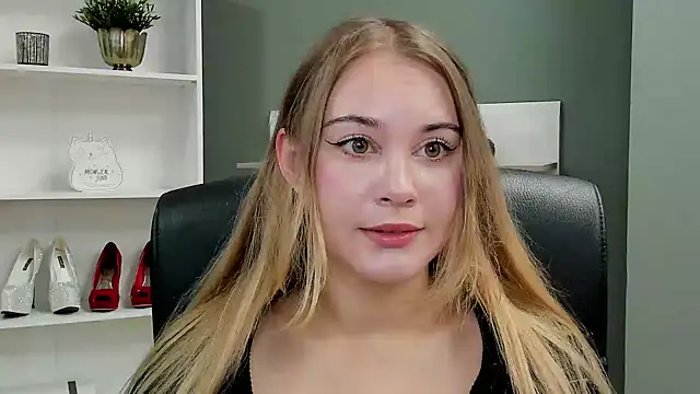 Snapshot of kitty_valeria chatting on 09/21/25, 06:37 kitty valeria online show from 09/21/25, 06:37