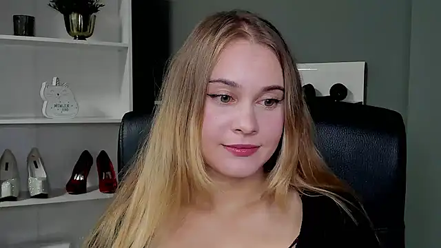 Snapshot of kitty_valeria chatting on 09/22/25, 08:44 kitty valeria online show from 09/22/25, 08:44