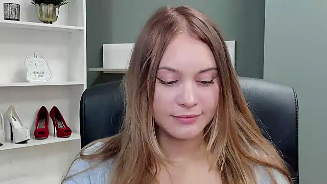 Snapshot of kitty_valeria chatting on 10/05/25, 01:42 kitty valeria online show from 10/05/25, 01:42