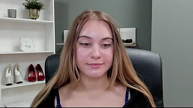 Snapshot of kitty_valeria chatting on 10/12/25, 07:02 kitty valeria online show from 10/12/25, 07:02