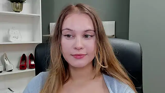 Snapshot of kitty_valeria chatting on 10/14/25, 08:42 kitty valeria online show from 10/14/25, 08:42